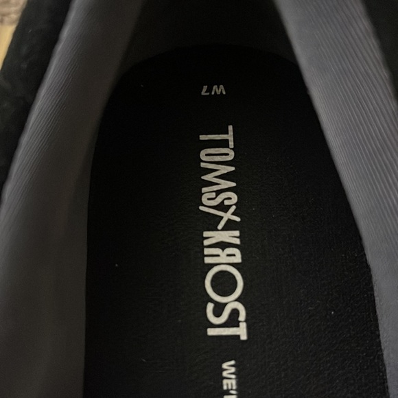 TOMS X KROST Gamma new shoes/ sneakers in box size 7 black

toms brand new - Picture 11 of 12